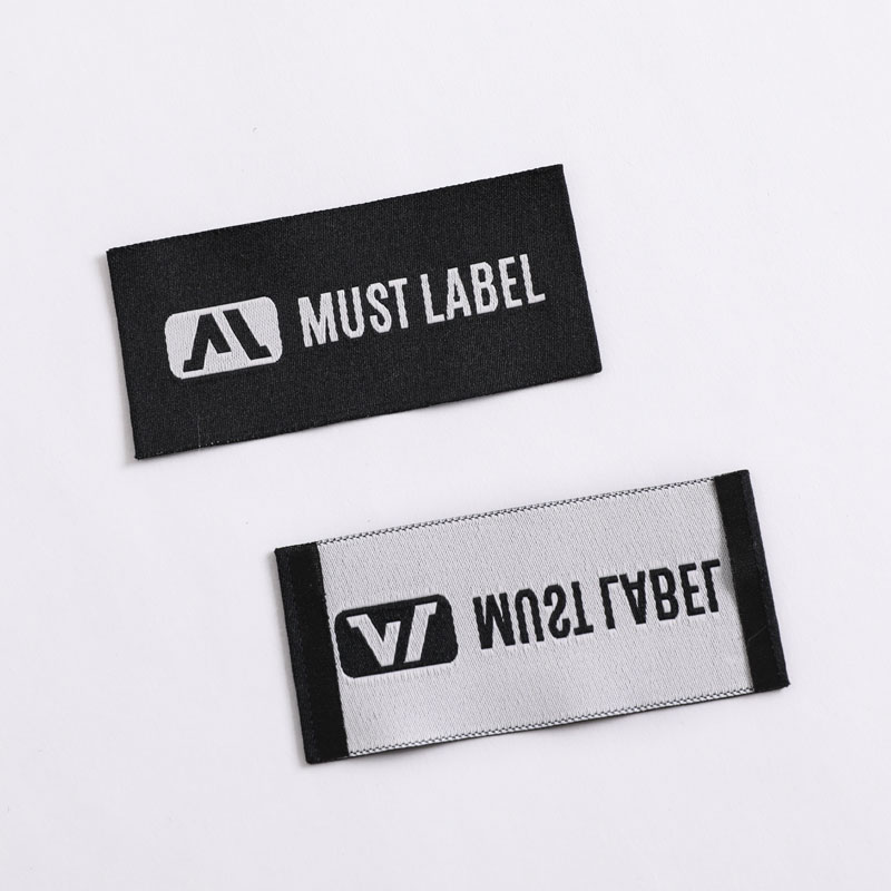 Adakah label tenunan lebih baik daripada label bercetak?