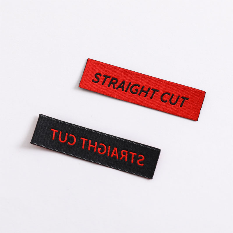 Label tenunan pakaian lurus